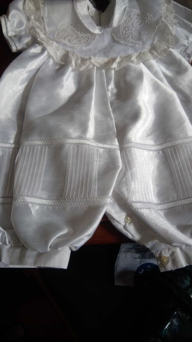 Vestidos e fatinhos de batizado