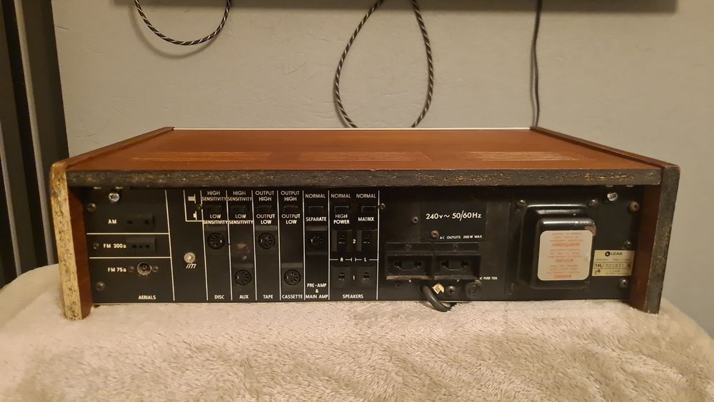 Amplituner Leak 2000