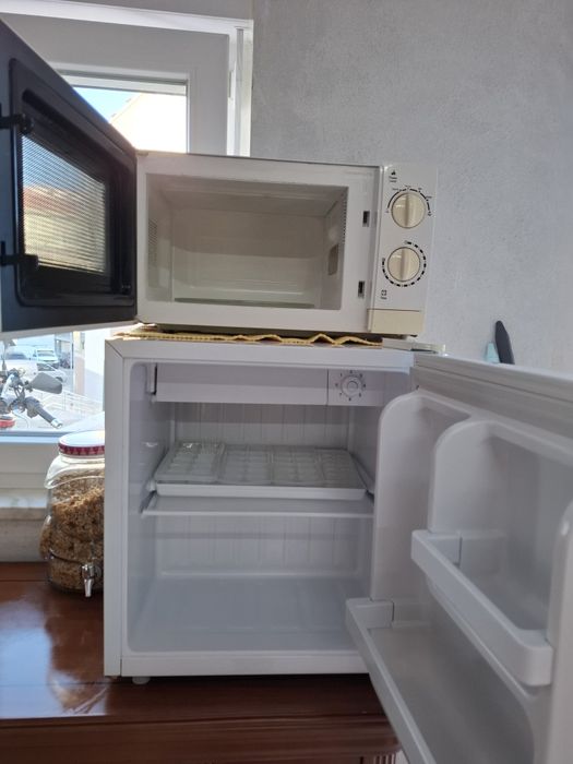 Vendo frigorífico e microondas