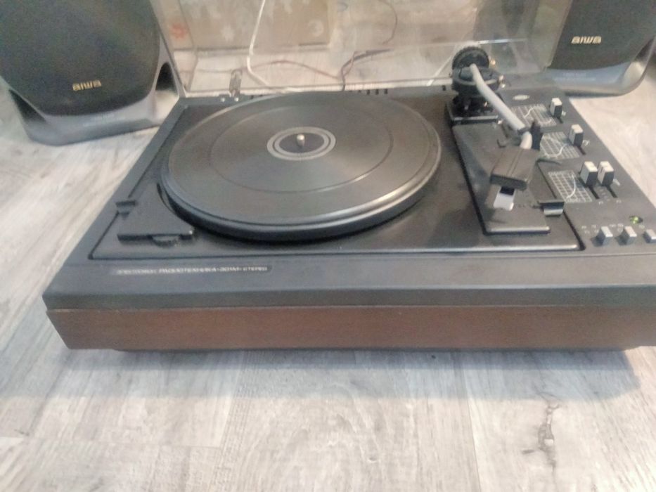 Програвач Радиотехника 301 м після відновлення та з новою голкою