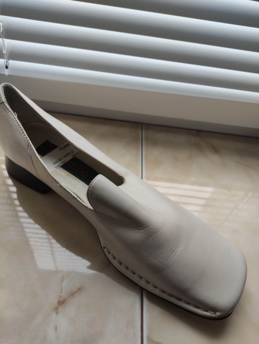Продам новые женские туфли