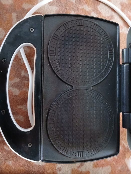 Вафельниця, бутербродниця Saturn