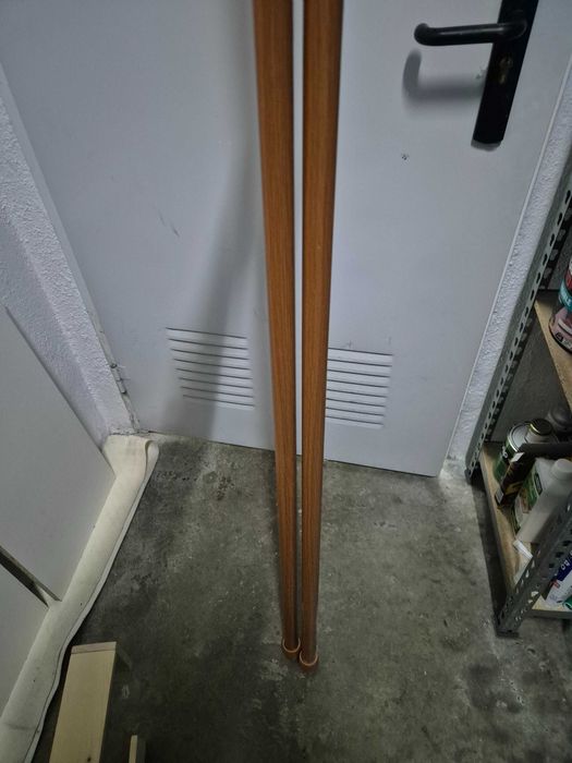 Varão de cortinados cor castanho / madeira com acessorios