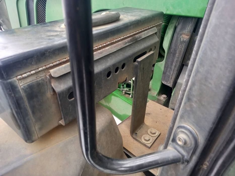 Podpora skrzynki narzędziowej John Deere 6125M