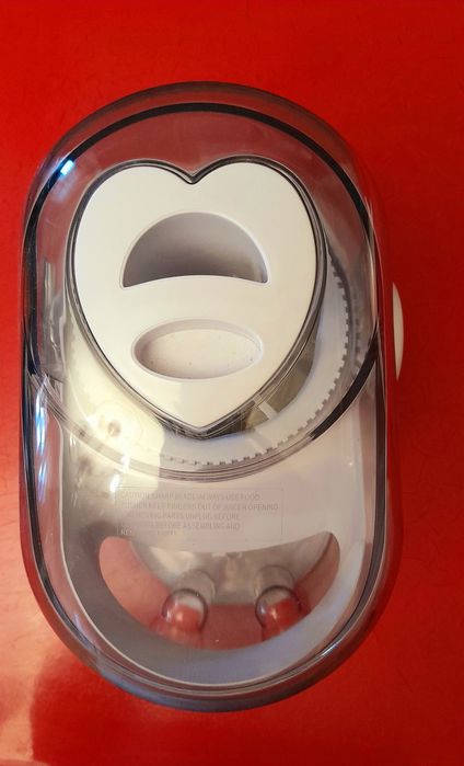 Продаю Соковыжималку "Scarlett SC 012" Новая