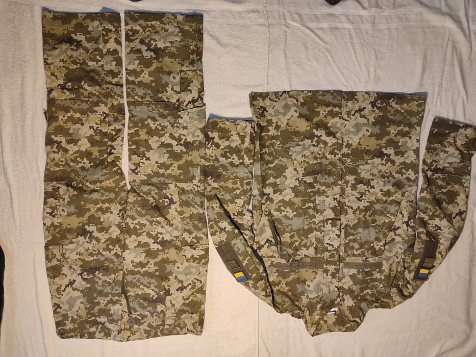 Військова піксельна форма.