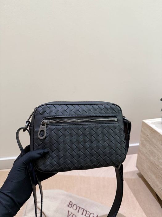 Чоловіча шкіряна сумка кросбоді bottega veneta мужская кожаная сумка