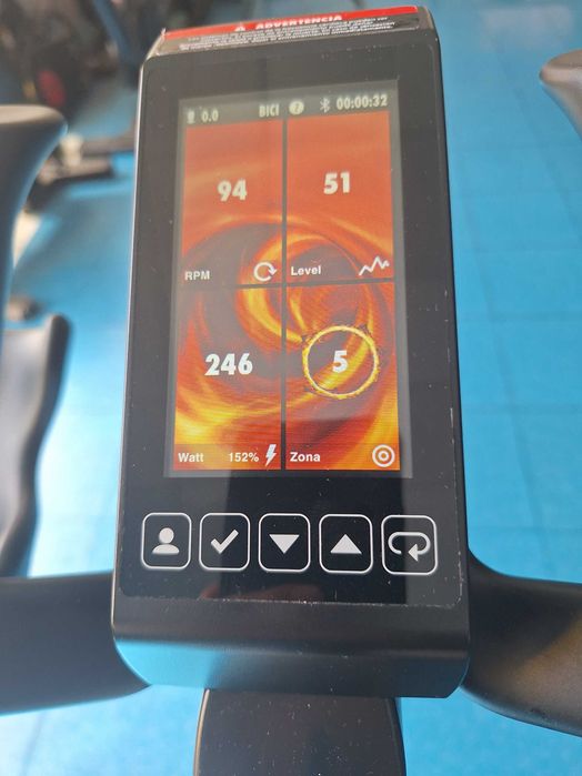 Bicicleta de spinning technogym group cycle connect  e LifeFitness ic6/maq.para ginásio