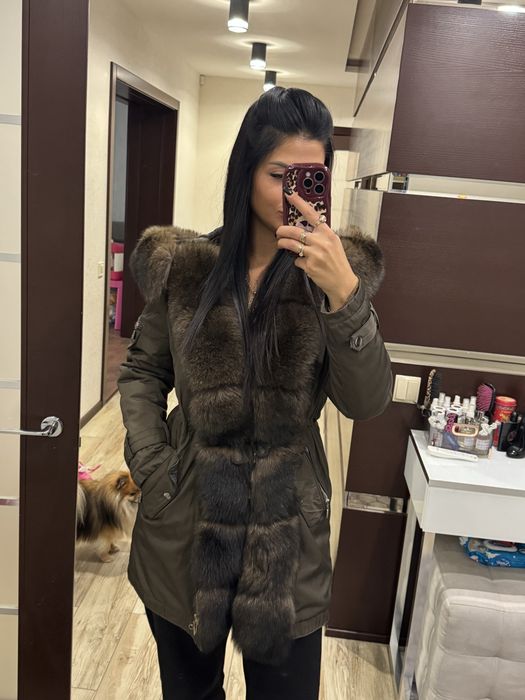 Продам парку с натуральным мехом