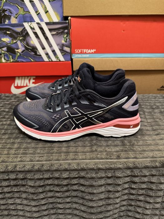 Кросівки для бігу  GT-2000 7 42(26,5см) оригінал