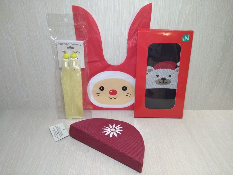 Маникюрный набор,ножницы,пилочка,сережки,носки,Yves Rocher