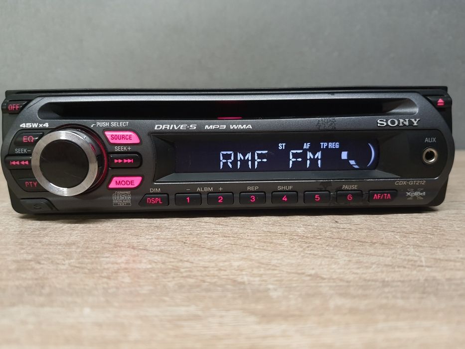 Radio samochodowe Sony CD z MP3 AUX CDX-GT212 4x45W Czerwone Audi Fiat