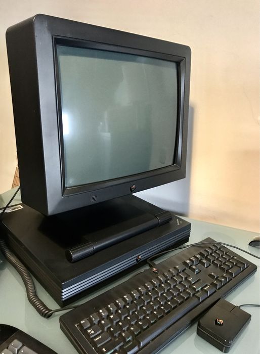 Next station + manuais e sistema operativo - optimo  estado