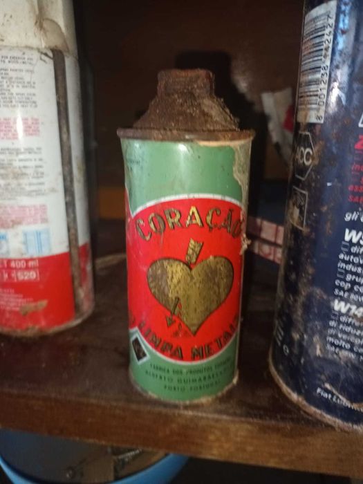 Latas antigas (tintas, oleo, etc.)