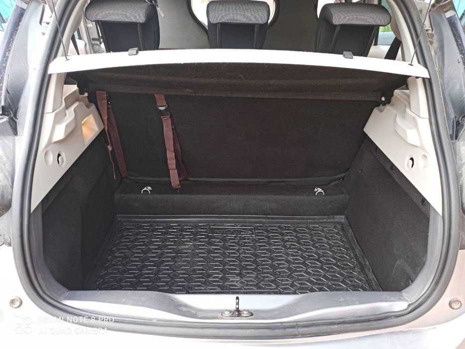 Автомобіль Рено зоє