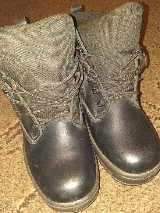 Берці шкіряні нові