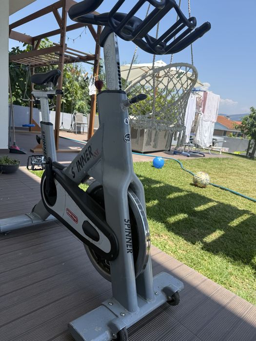 Apenas 2 Bicicleta Spinning NXT Star Trac