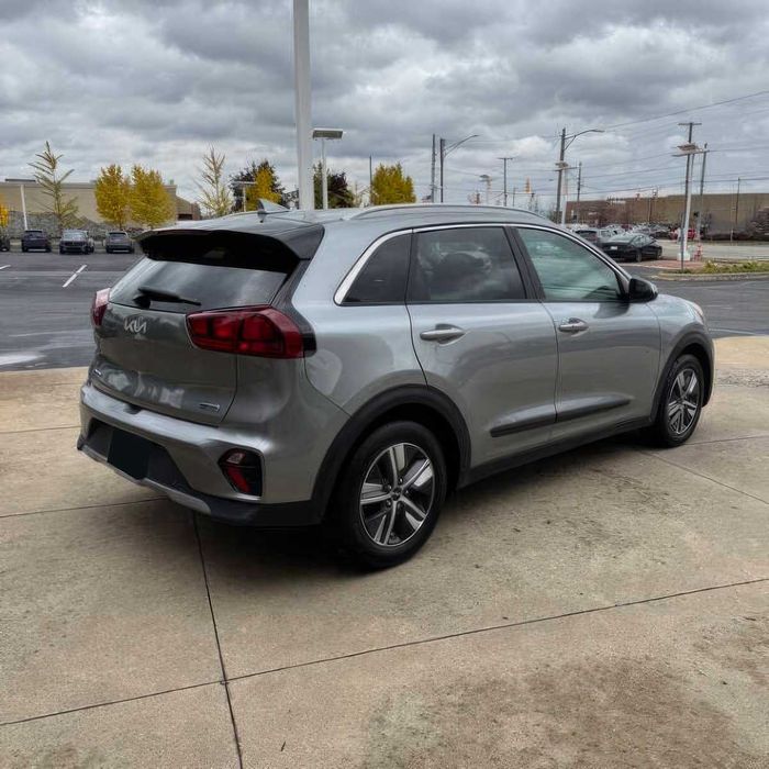 Kia Niro LXS      2022