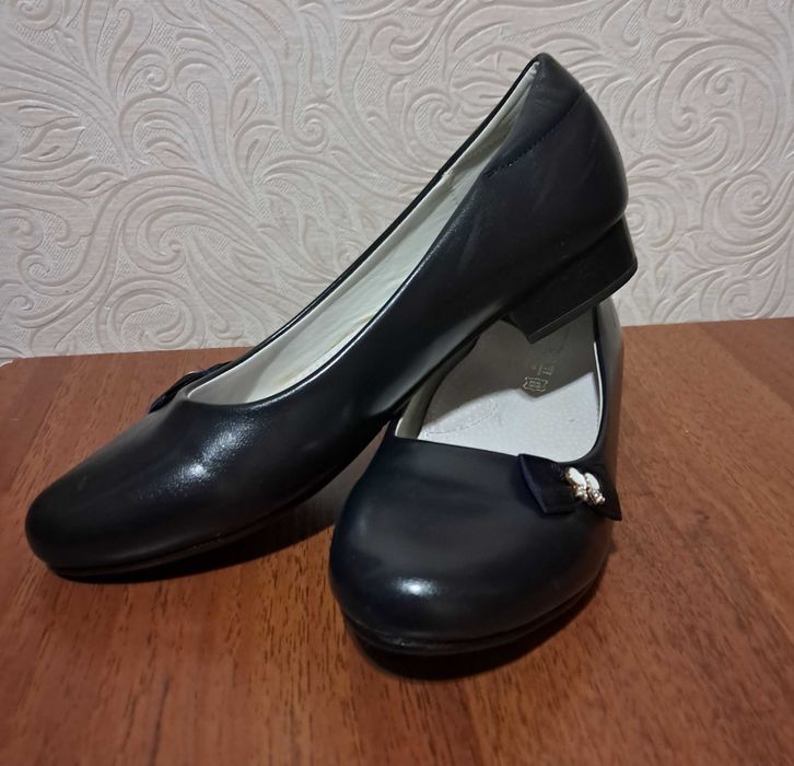 Туфлі  для дівчинки  том.м 36 р