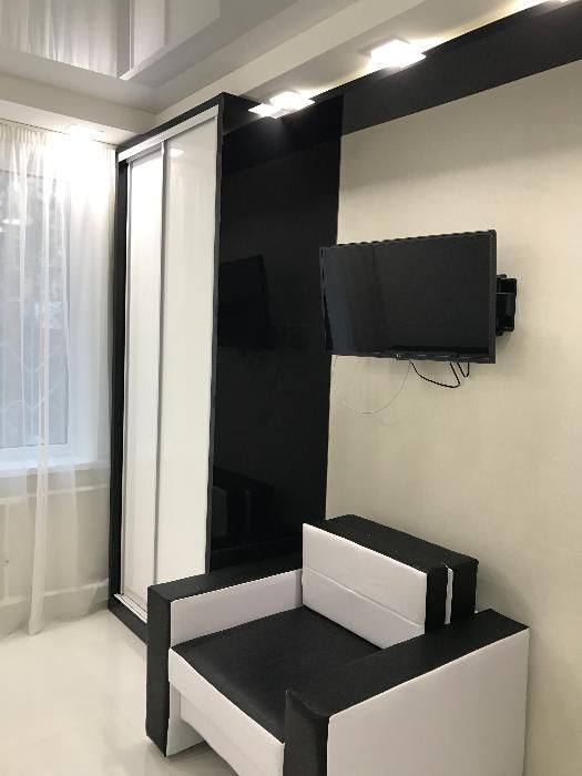 Квартира посуточно, 1к студия, м.Голосеевская, ул.Ломоносова 5 корп2