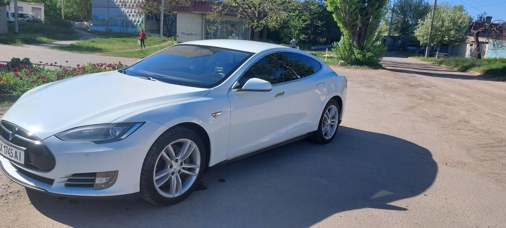Tesla Model S 85 кв