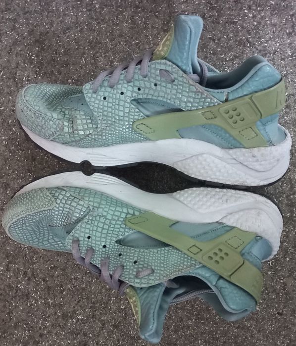 Жіночі кросівки Nike Air Huarache розмір 39
