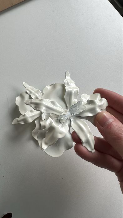 Сережки білі у формі квітки. Нові