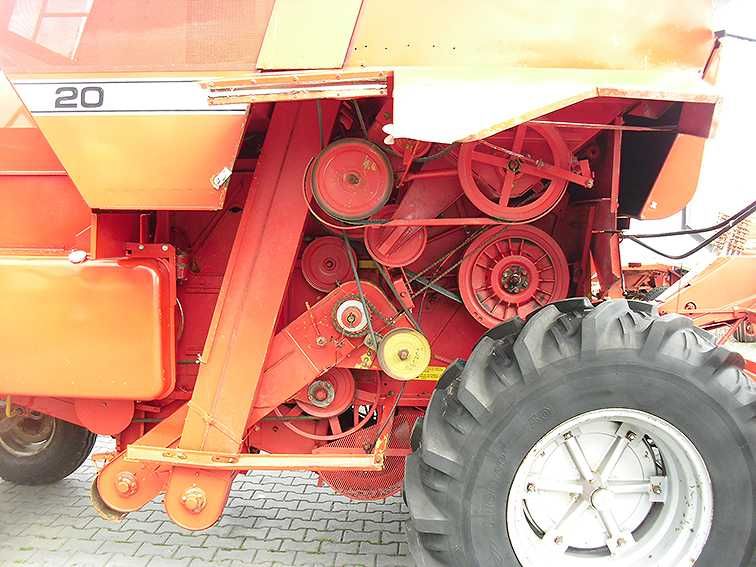 Зерноуборочный комбайн Massey Ferguson 20
