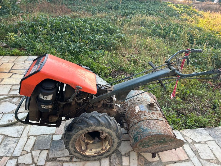 Vende-se Trator Goldoni