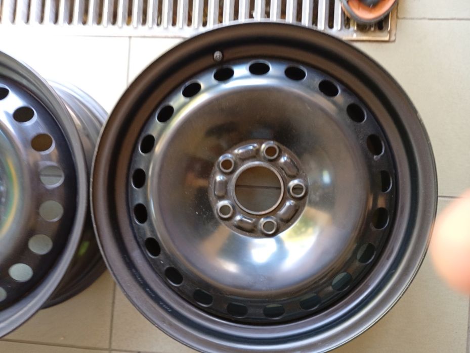 Felgi 16 do Forda lub Volvo rozstaw śrub 5x108