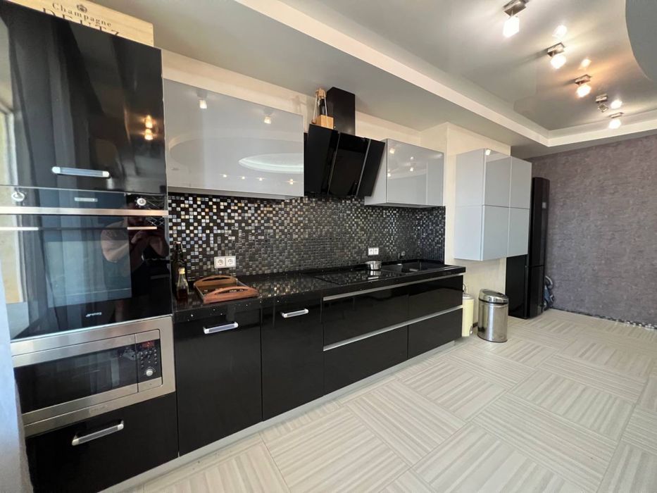 Без% Оренда 3-к. Пр-т Голосіївський, 27. 110м2. М. Деміївська