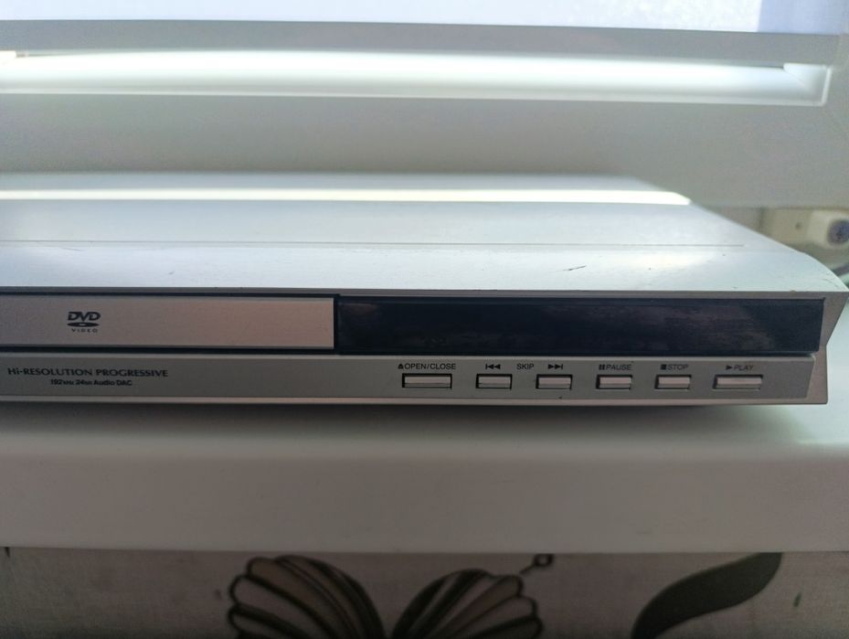 Продам DVD плеер