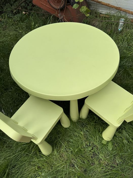 Продам стол и два стула Ikea Mammut Самовывоз.