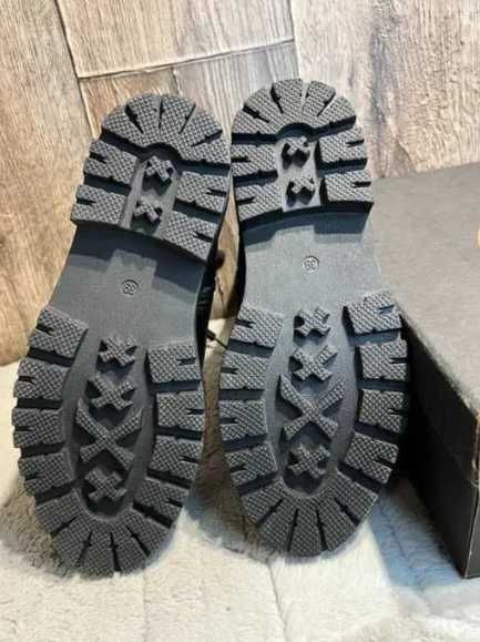 Czarne skórzane ocieplane botki Marco Tozzi 39