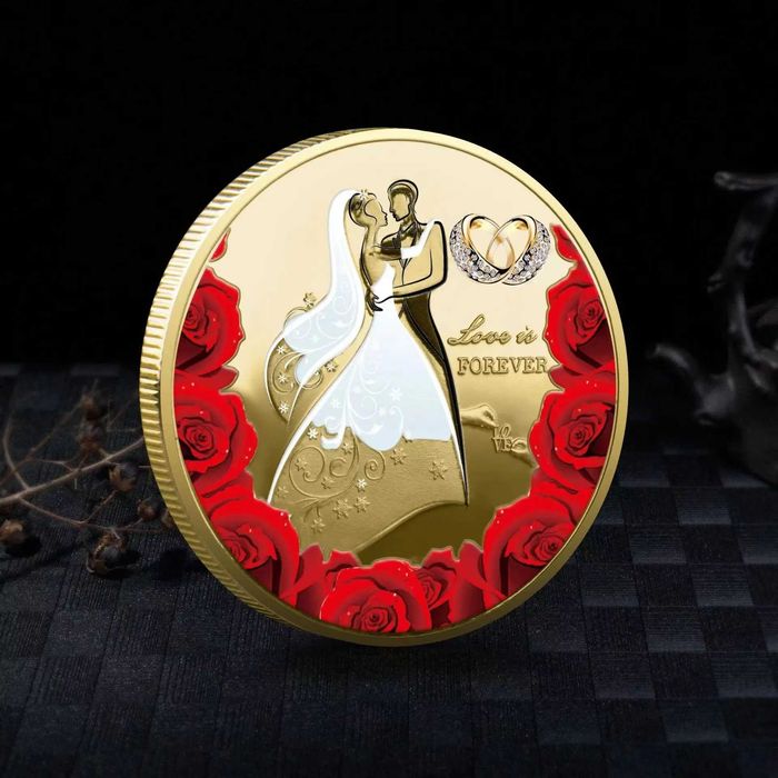 Сувенирная монета Love is Forever Любовь навсегда Gold