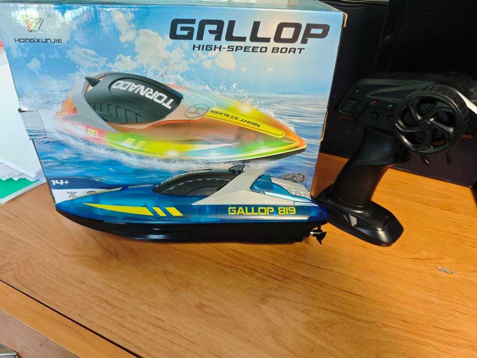 Іграшковий човен на радіокерувнні Gallop Tornado