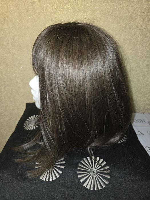 Перука жіноча. Приємного кольору.