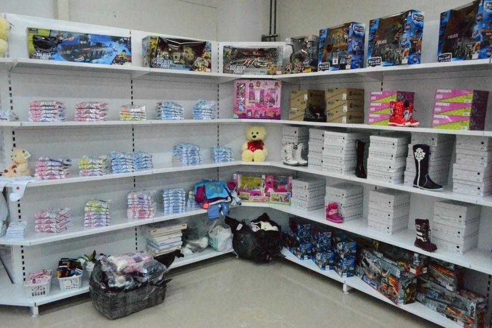 Стелажі з полицями, перфоровані, острівні та пристінні