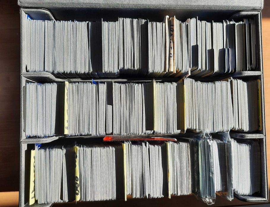 100 Cartas Pokémon genuínas (sem repetições) com 3 Raras/Holo/RevHolo
