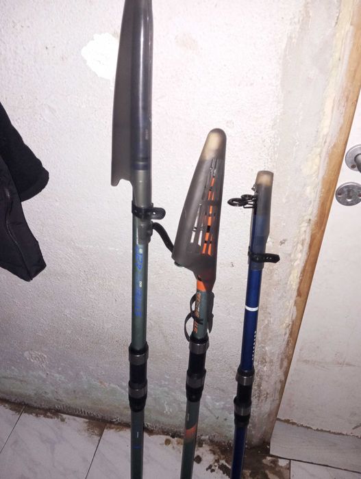 Canas de pesca ao fundo