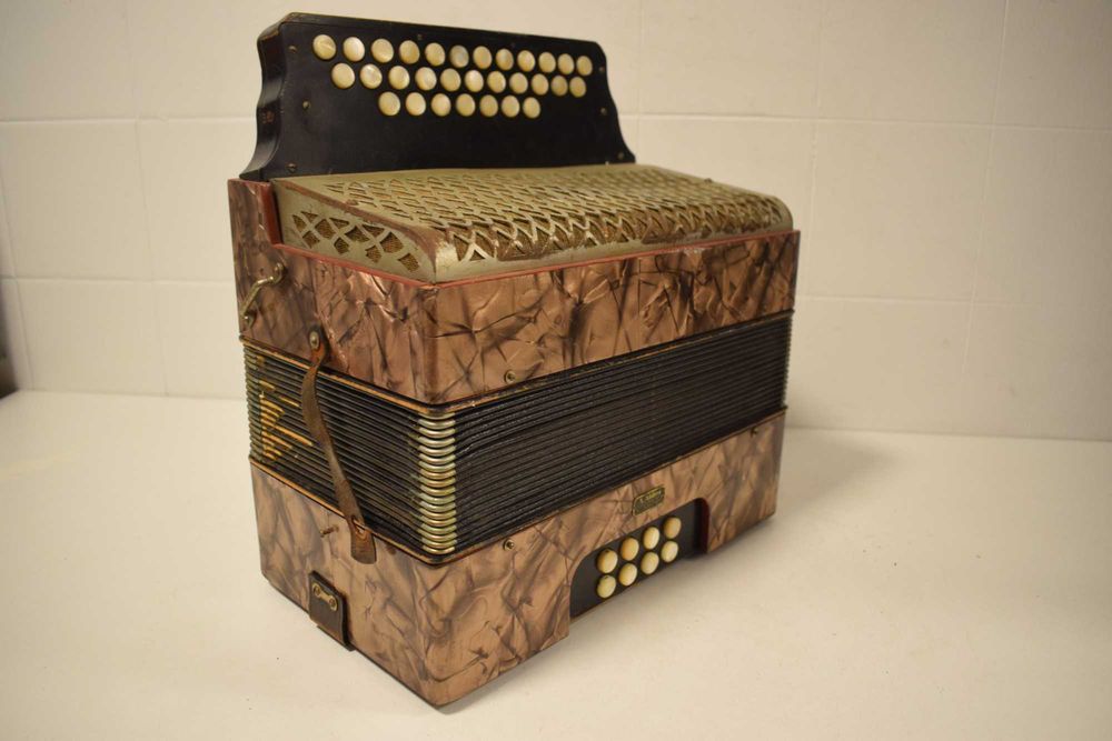 Vendo concertina hohner 2 voz  tonalidade La N 265