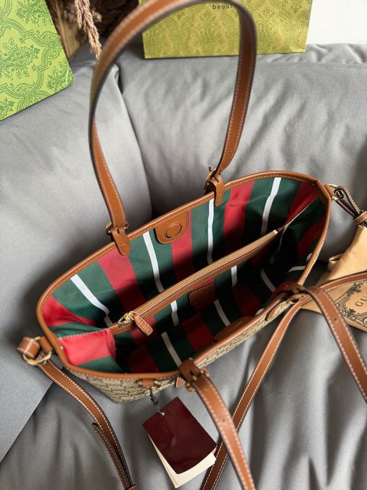 Сумка жіноча шопер тоут Gucci emblem medium tote bag гуччи женская GG