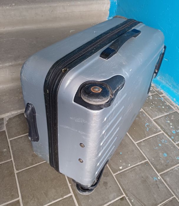 Чемодан на колесиках 53*37 см