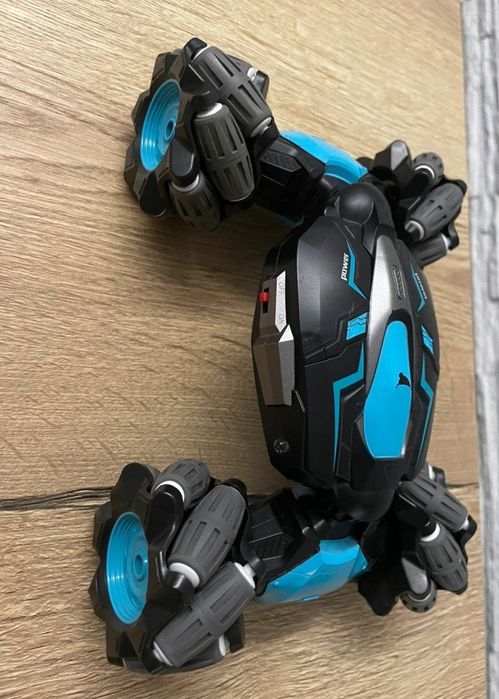 Samochód zdalnie sterowany pilotem lub gestami