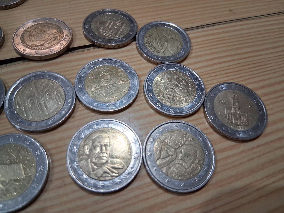 Várias moedas comemorativas