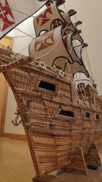 Barco feito à mão de navio português