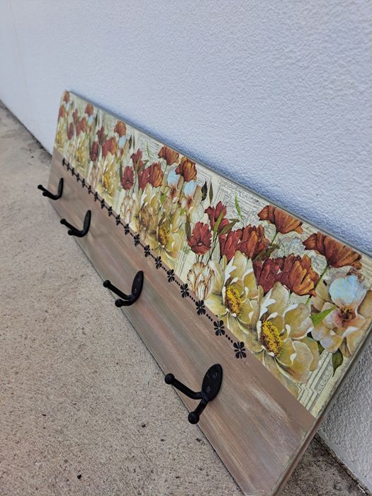Tábua com 4 cabides