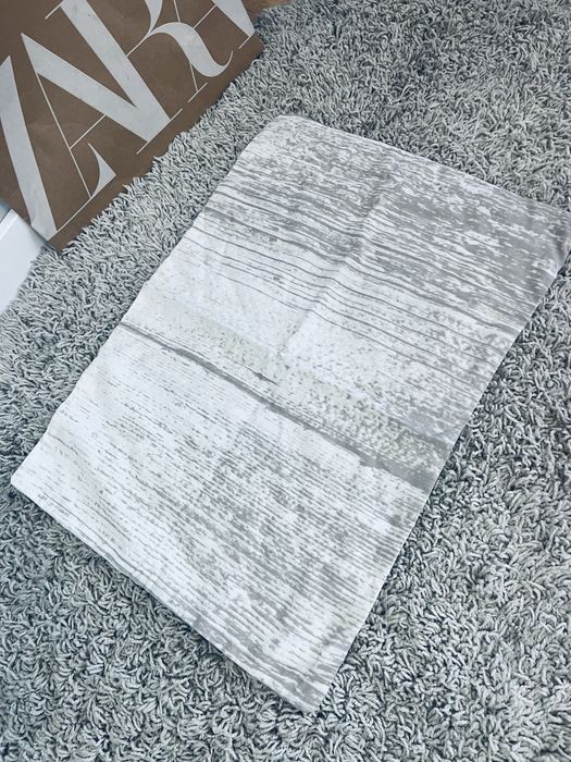 Kremowa bezowa poszewka na poduszke jaska we wzory boho