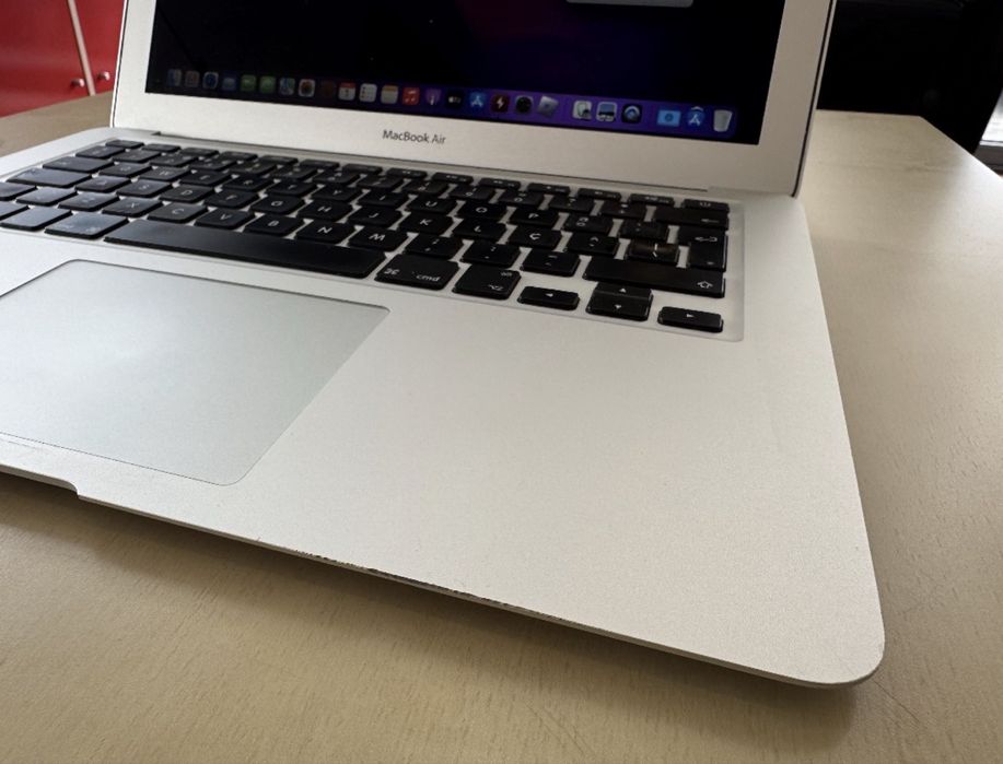 MacBook Air Early 2015  (8/128)