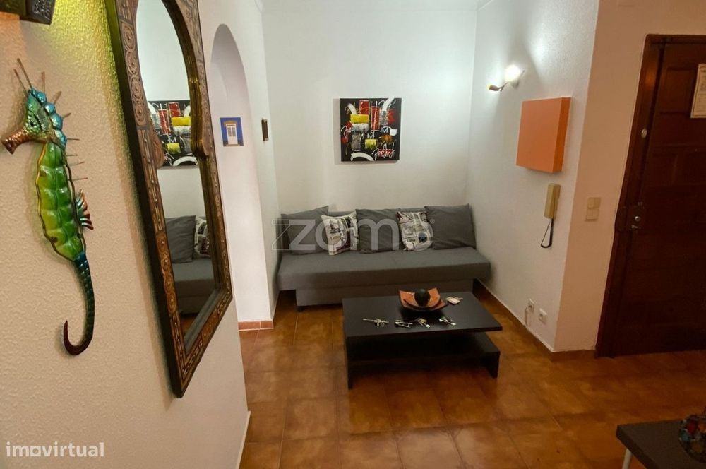 Apartamento T0+1 - Em condomínio com piscina.